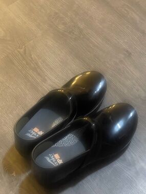 Dansko Black Textured Logo Clog Outsole size 39 US size 81/2